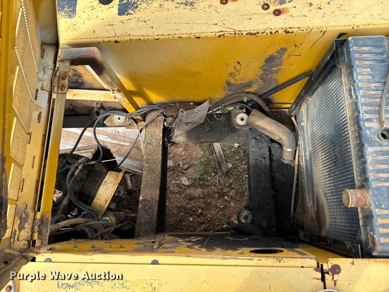 image for item EJ0339 1996 John Deere 690E LC excavator