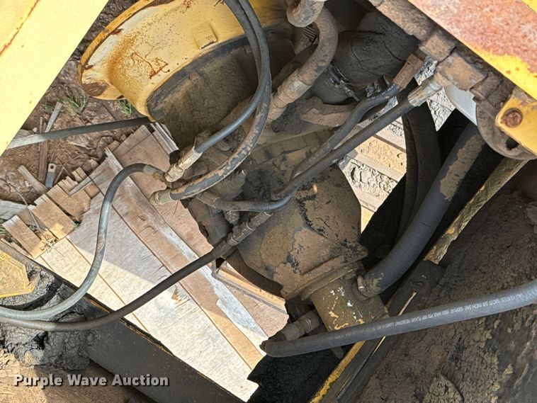 image for item EJ0339 1996 John Deere 690E LC excavator