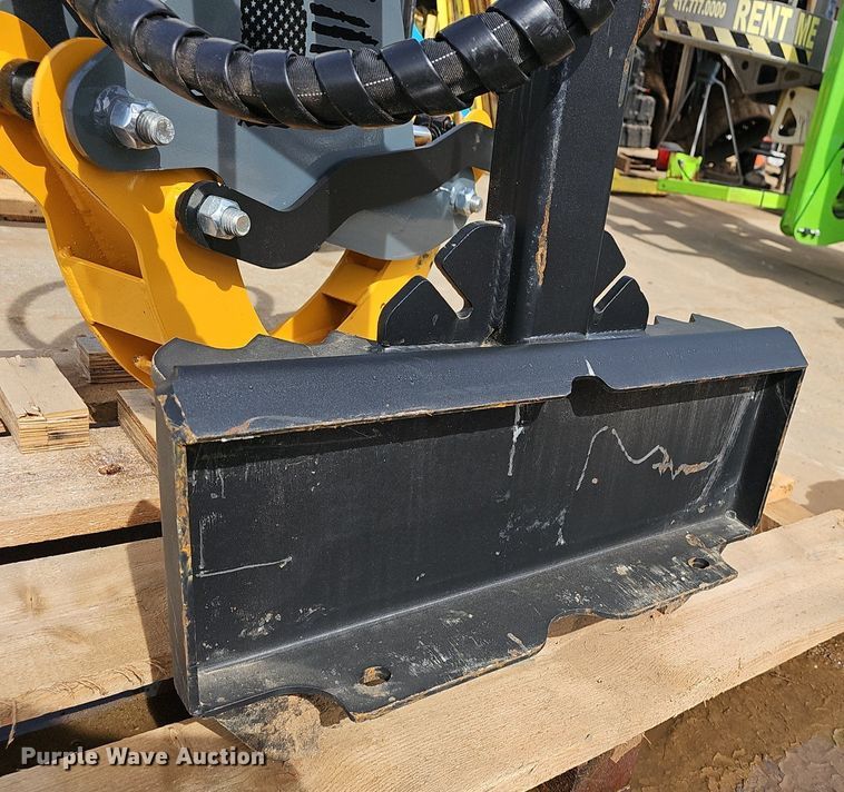 image for item EJ5988 Tebben TNA-MG-UM compact utility loader log grapple 