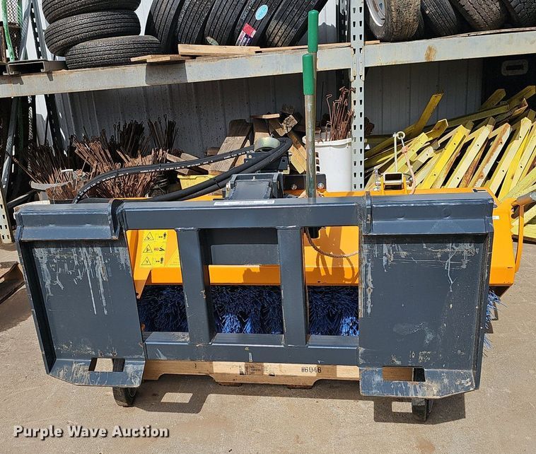 image for item EJ5989 2017 Giant Plus 560-150 skid steer sweeper