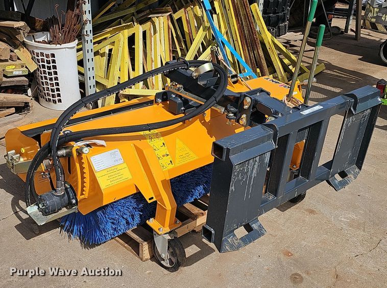 image for item EJ5989 2017 Giant Plus 560-150 skid steer sweeper