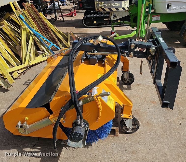 image for item EJ5989 2017 Giant Plus 560-150 skid steer sweeper