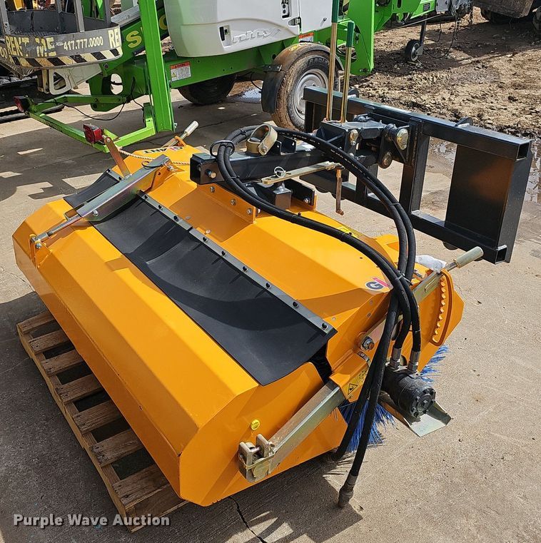 image for item EJ5989 2017 Giant Plus 560-150 skid steer sweeper