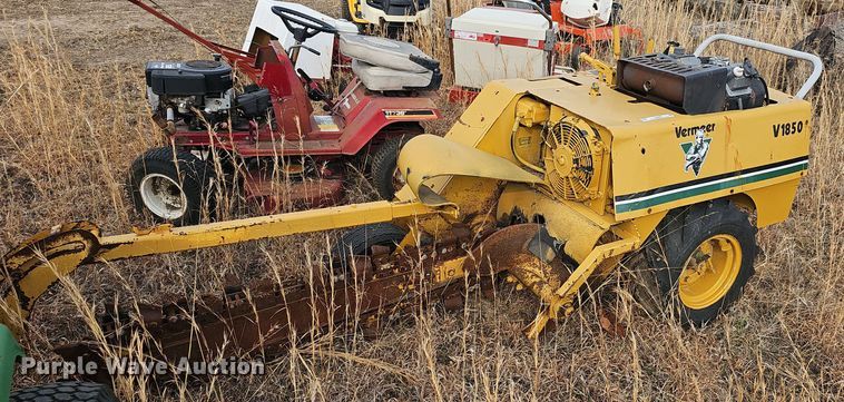 image for item EJ5993 1994 Vermeer  V1850 trencher