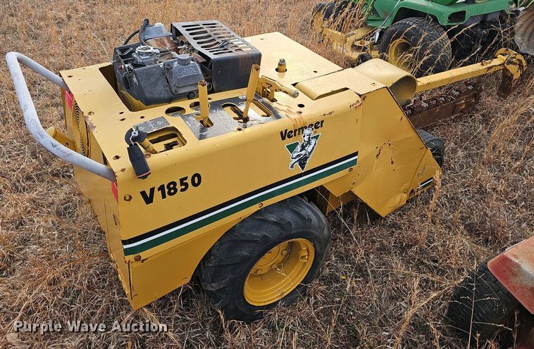 image for item EJ5993 1994 Vermeer  V1850 trencher