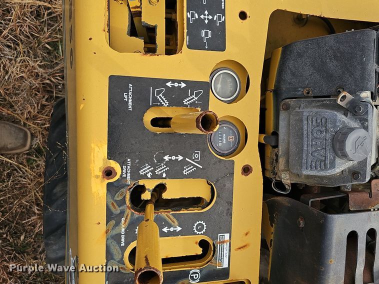 image for item EJ5993 1994 Vermeer  V1850 trencher