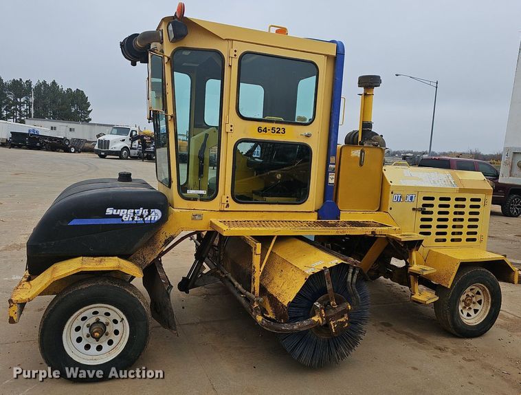 image for item EJ6101 Superior Broom DT80CT broom