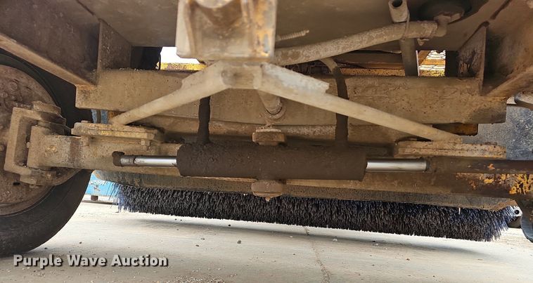 image for item EJ6101 Superior Broom DT80CT broom