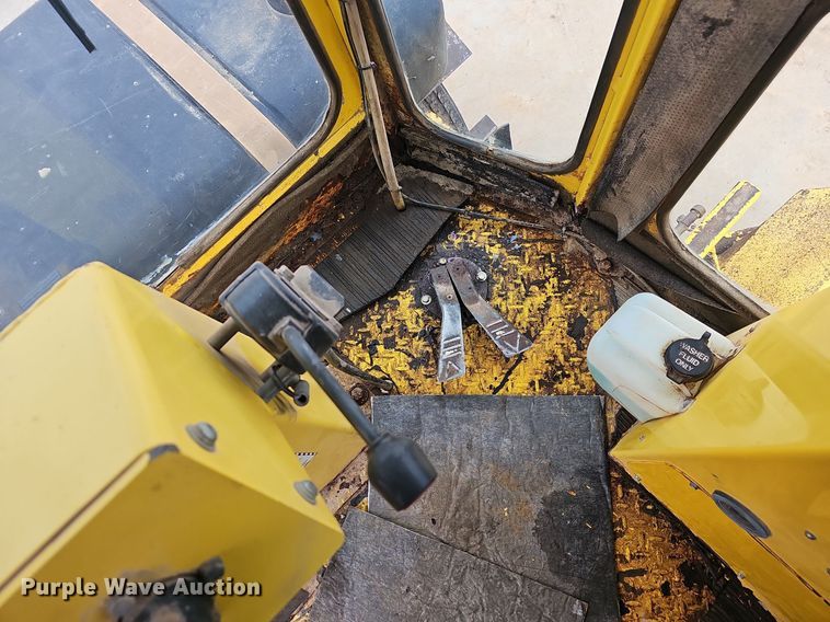 image for item EJ6101 Superior Broom DT80CT broom