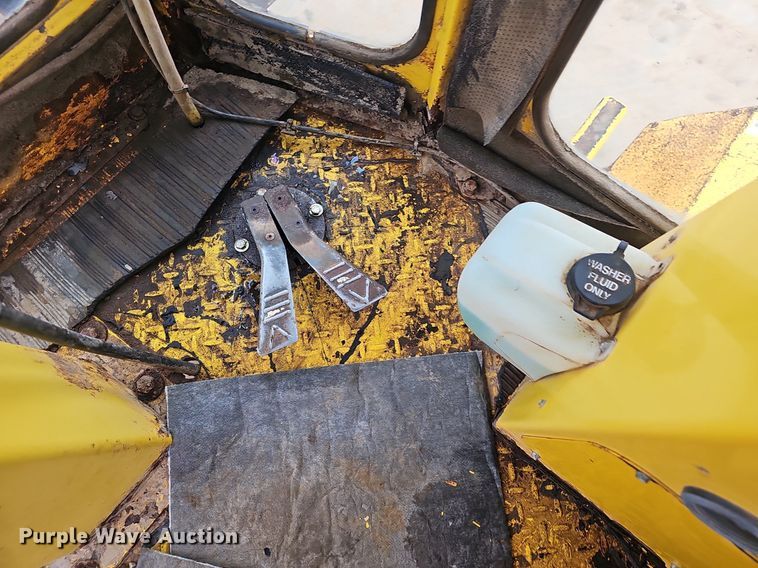 image for item EJ6101 Superior Broom DT80CT broom