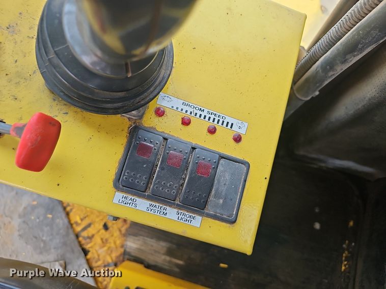 image for item EJ6101 Superior Broom DT80CT broom