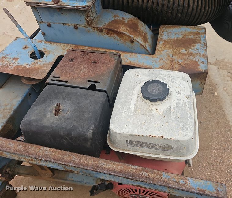 image for item EJ6102 Goossen Bale Chopper 