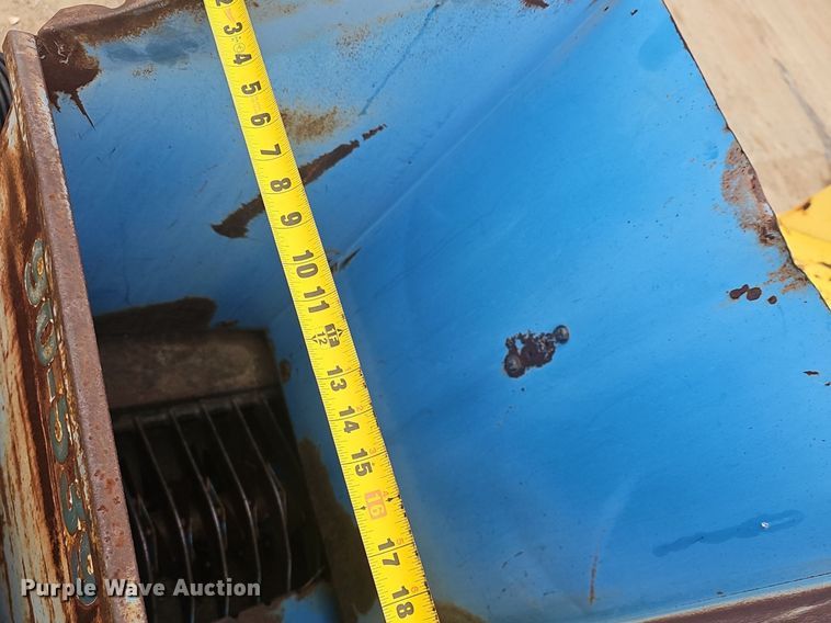 image for item EJ6102 Goossen Bale Chopper 