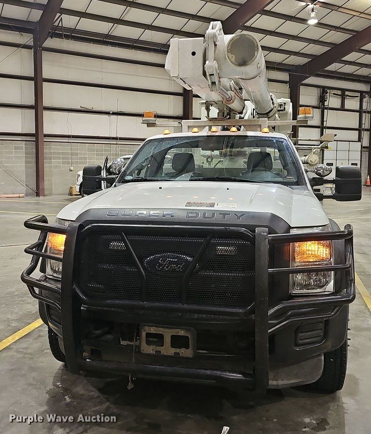 image for item EJ6106 2015 Ford F550 bucket truck