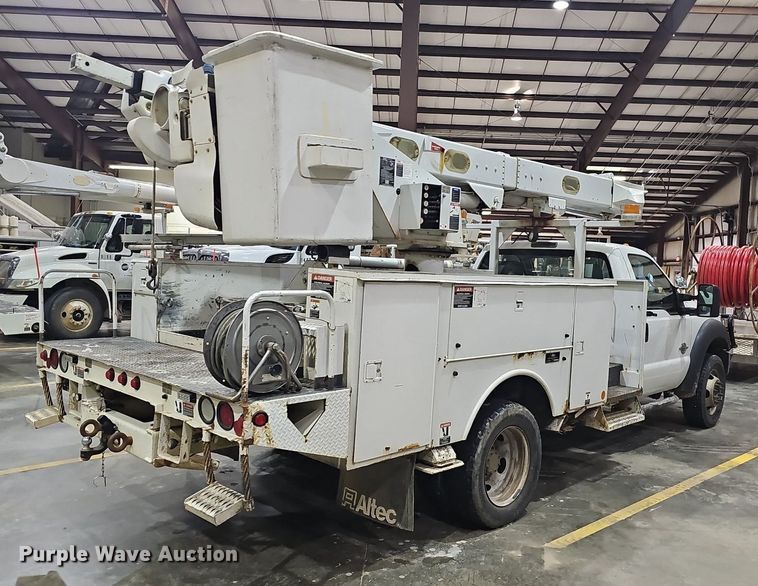 image for item EJ6106 2015 Ford F550 bucket truck