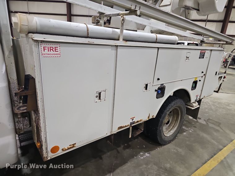 image for item EJ6106 2015 Ford F550 bucket truck