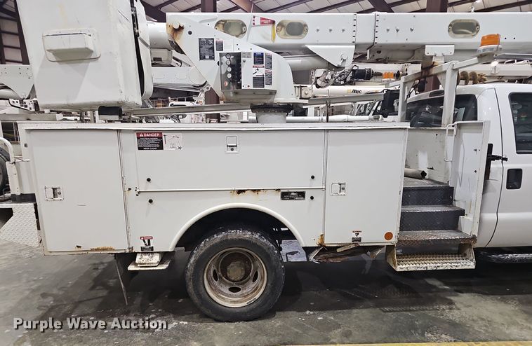 image for item EJ6106 2015 Ford F550 bucket truck
