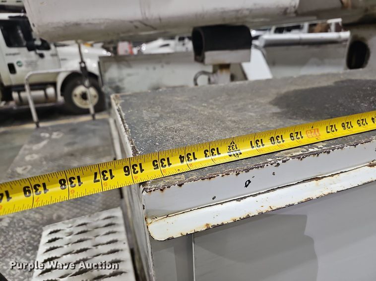 image for item EJ6106 2015 Ford F550 bucket truck