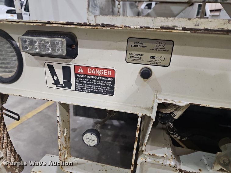 image for item EJ6106 2015 Ford F550 bucket truck