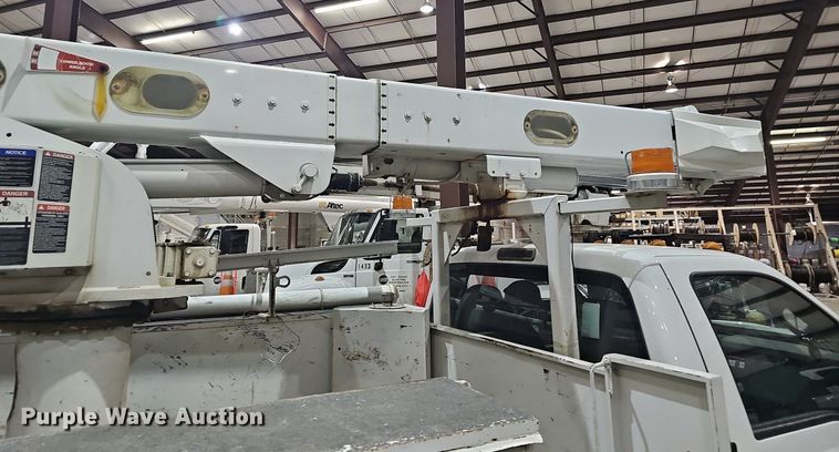 image for item EJ6106 2015 Ford F550 bucket truck