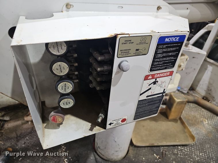 image for item EJ6106 2015 Ford F550 bucket truck