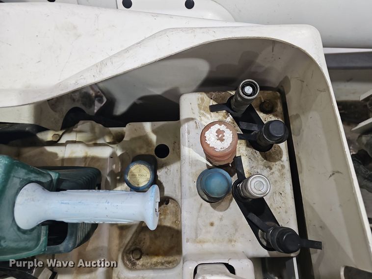 image for item EJ6106 2015 Ford F550 bucket truck