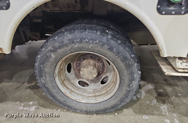 image for item EJ6106 2015 Ford F550 bucket truck