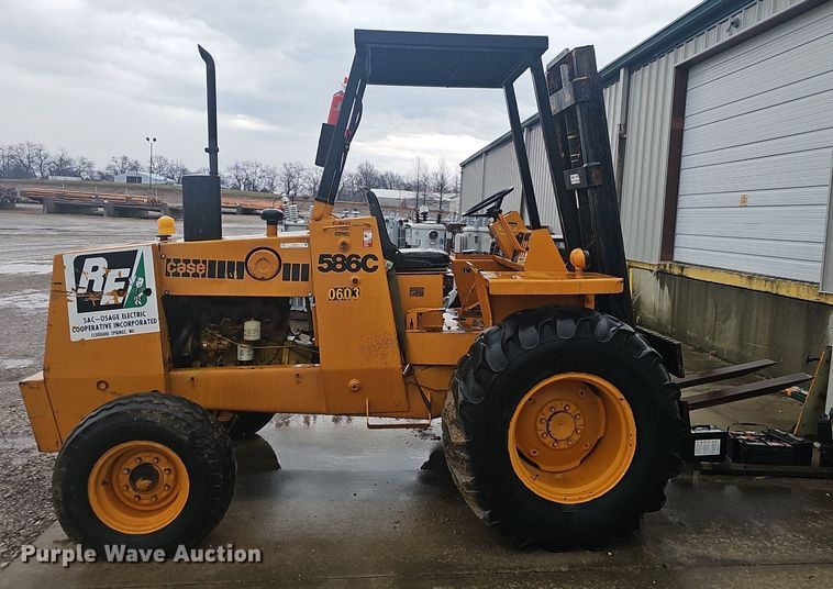 image for item EJ6107 Case 586C forklift