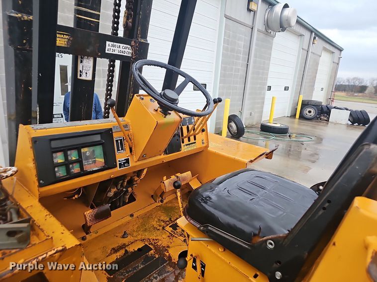 image for item EJ6107 Case 586C forklift