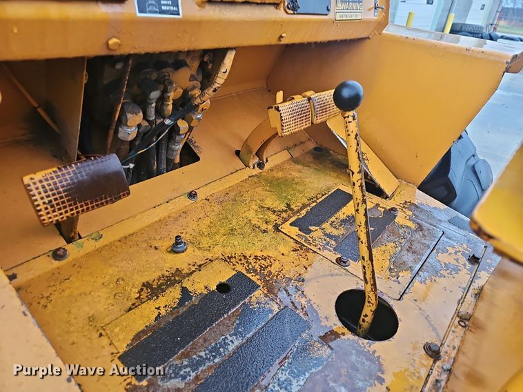 image for item EJ6107 Case 586C forklift