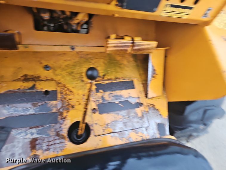 image for item EJ6107 Case 586C forklift