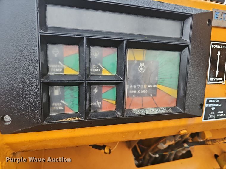 image for item EJ6107 Case 586C forklift