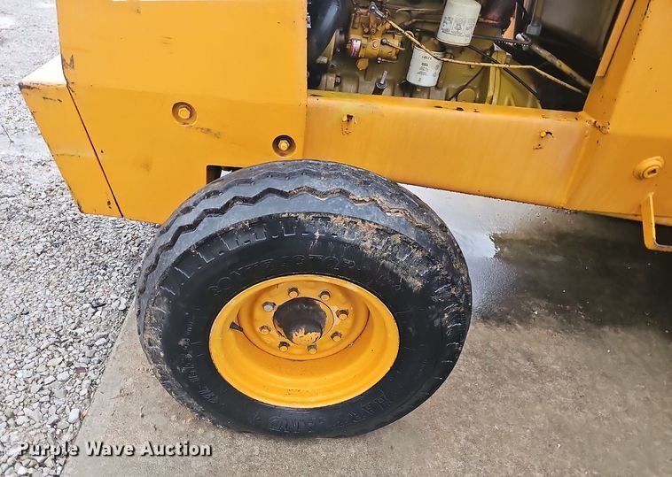 image for item EJ6107 Case 586C forklift