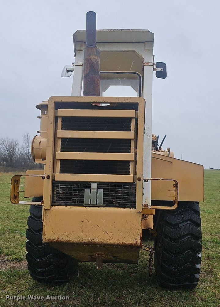 image for item EJ6111 1976 Dressta 412 B elevating scraper