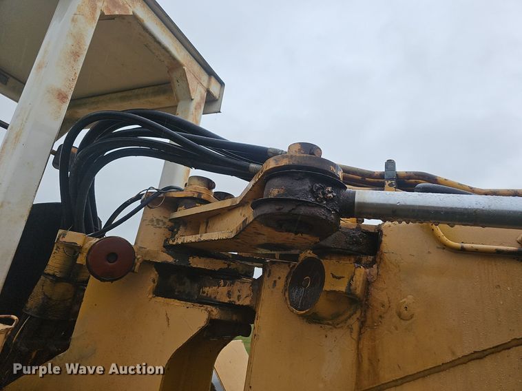 image for item EJ6111 1976 Dressta 412 B elevating scraper