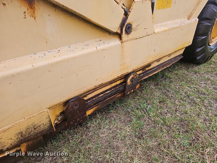 image for item EJ6111 1976 Dressta 412 B elevating scraper