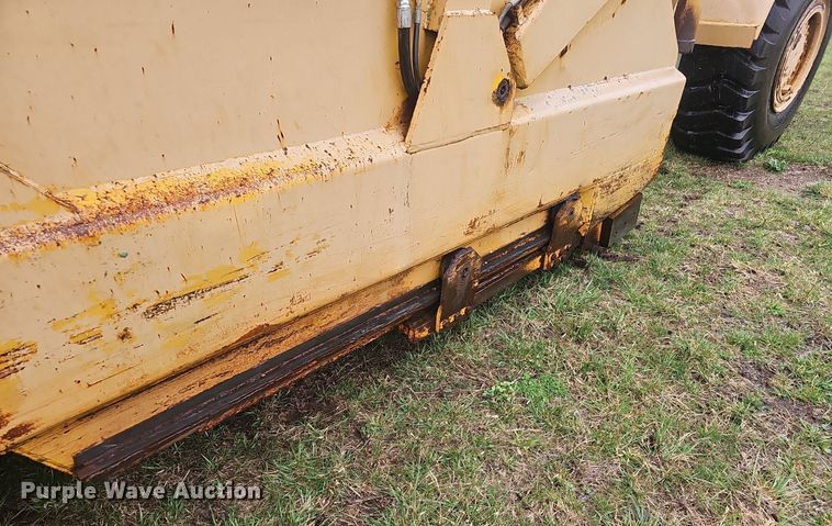 image for item EJ6111 1976 Dressta 412 B elevating scraper