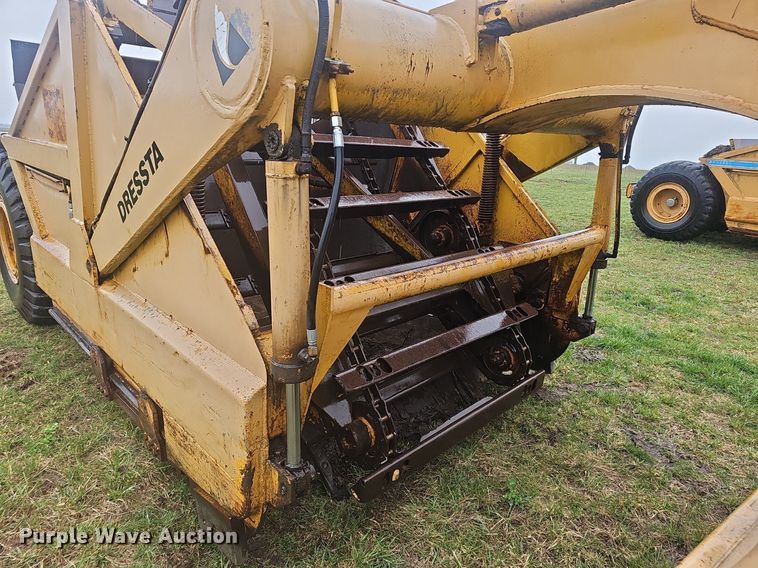 image for item EJ6111 1976 Dressta 412 B elevating scraper