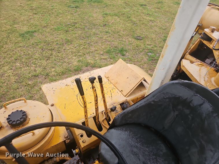 image for item EJ6111 1976 Dressta 412 B elevating scraper