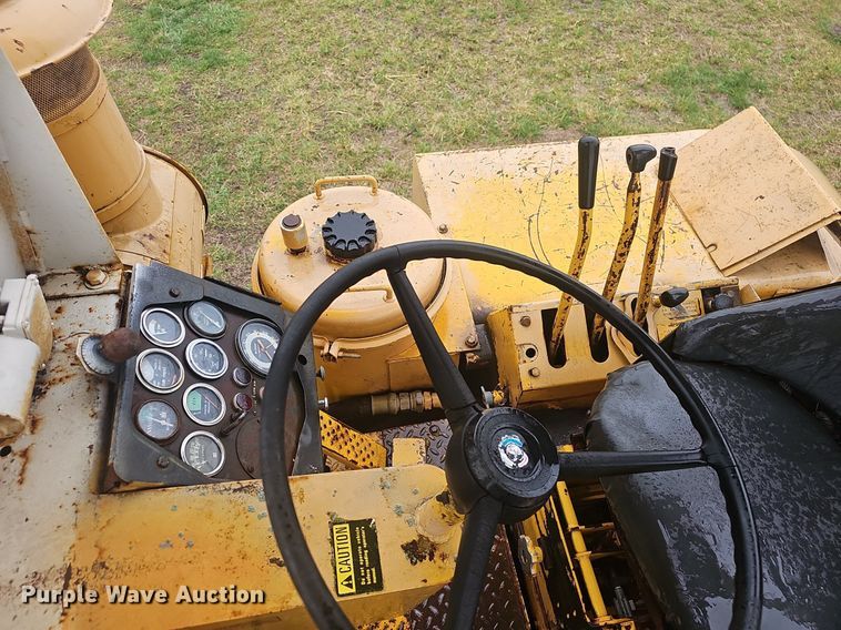 image for item EJ6111 1976 Dressta 412 B elevating scraper