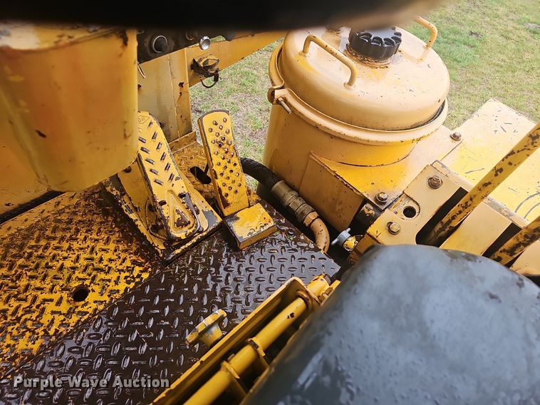 image for item EJ6111 1976 Dressta 412 B elevating scraper