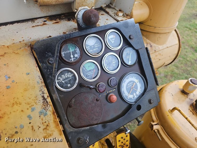 image for item EJ6111 1976 Dressta 412 B elevating scraper