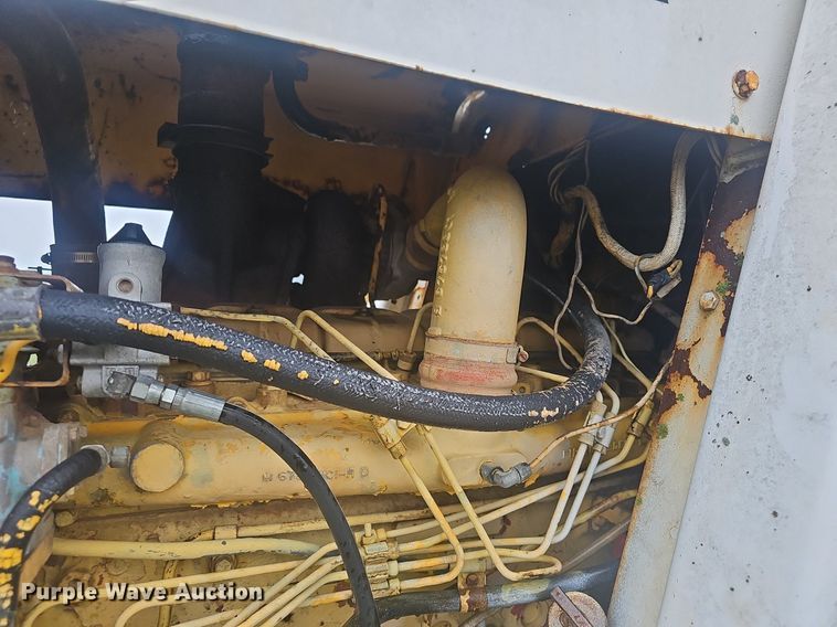 image for item EJ6111 1976 Dressta 412 B elevating scraper