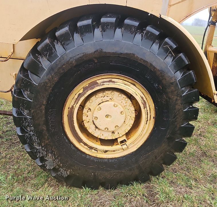 image for item EJ6111 1976 Dressta 412 B elevating scraper