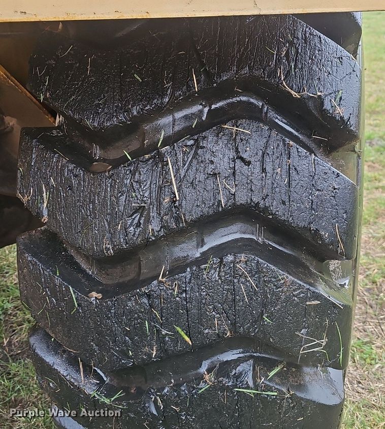 image for item EJ6111 1976 Dressta 412 B elevating scraper