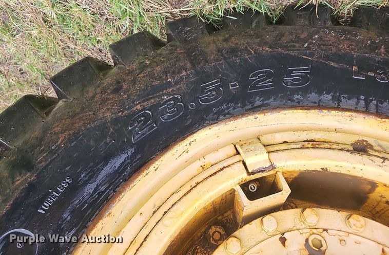 image for item EJ6111 1976 Dressta 412 B elevating scraper