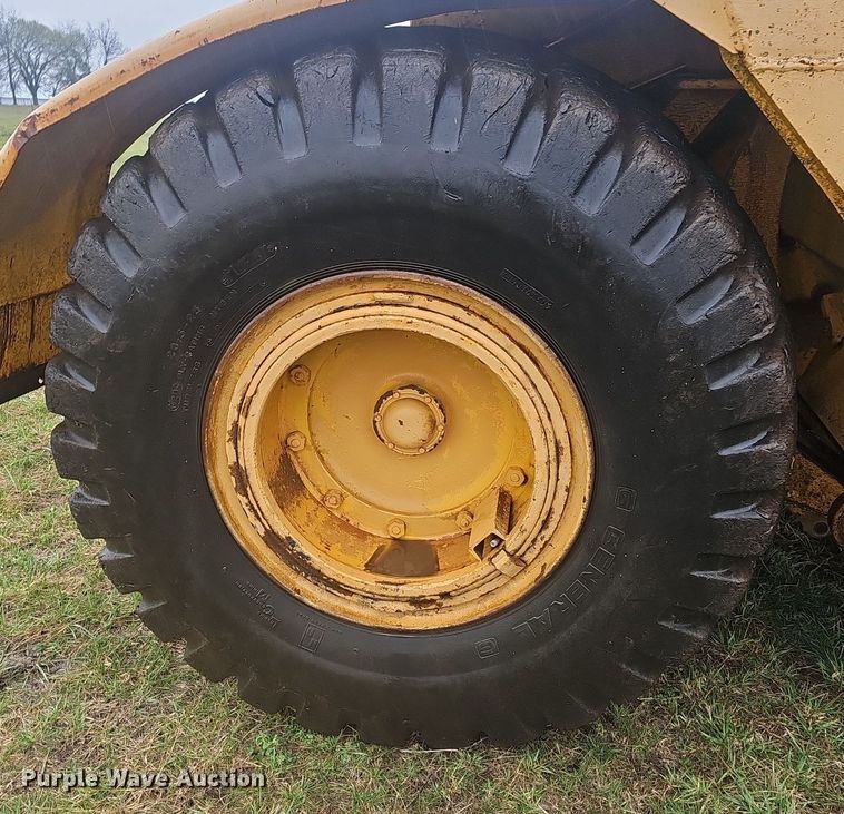 image for item EJ6111 1976 Dressta 412 B elevating scraper