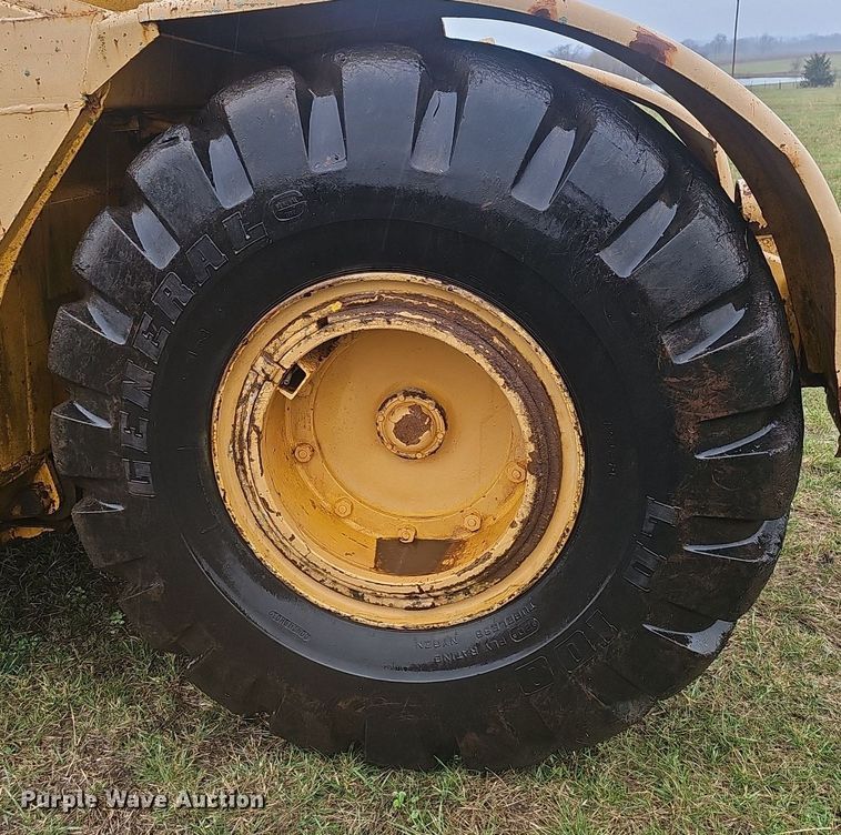 image for item EJ6111 1976 Dressta 412 B elevating scraper