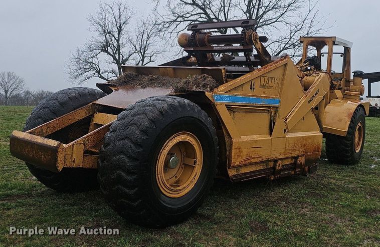 image for item EJ6112 1977 Dresser 412 elevating scraper