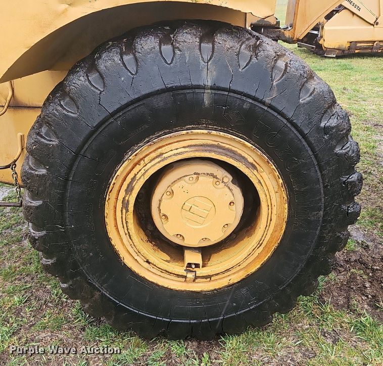 image for item EJ6112 1977 Dresser 412 elevating scraper